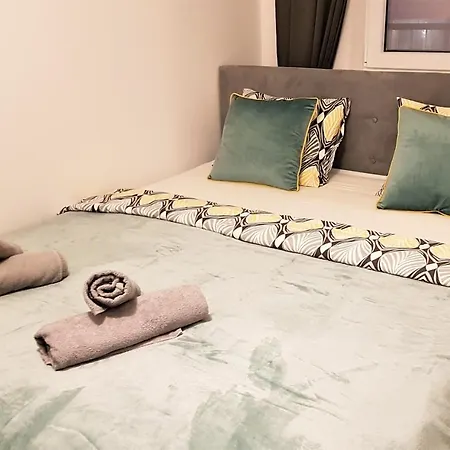 Center, The Places Apartment
