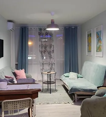 Apartment Centrum Warszawy - Center The Places, Metro Centrum & Swietokrzyska, Partial View Of The Palace Of Culture