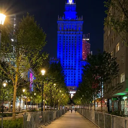 Apartment Centrum Warszawy - Center The Places, Metro Centrum & Swietokrzyska, Partial View Of The Palace Of Culture