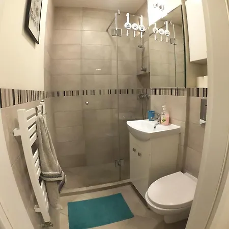 Apartment Centrum Warszawy - Center The Places, Metro Centrum & Swietokrzyska, Partial View Of The Palace Of Culture *