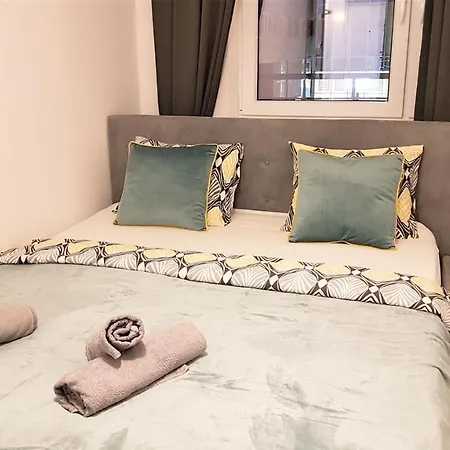 Centrum Warszawy - Center The Places, Metro Centrum & Swietokrzyska, Partial View Of The Palace Of Culture *